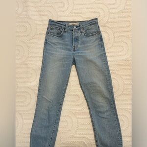 Women’s Levi’s Wedgie Jean Size 24